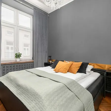 Appartamento Stylish With Air Conditioning In The Center Of By Renters *