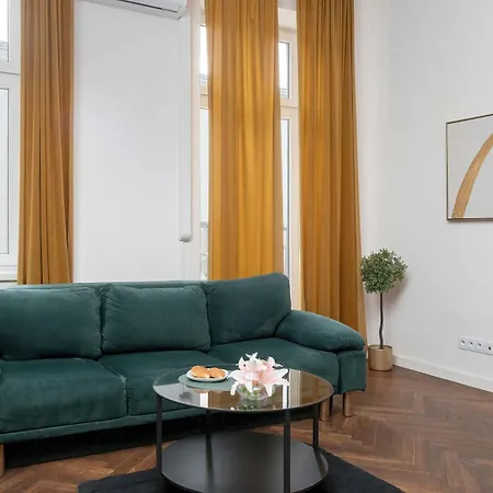 Appartement Stylish With Air Conditioning In The Center Of By Renters *