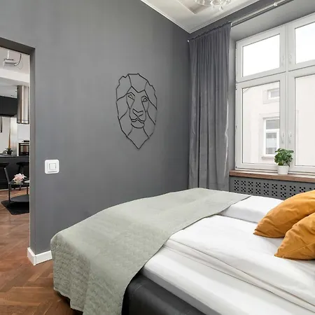 Stylish With Air Conditioning In The Center Of By Renters Appartamento Łódź