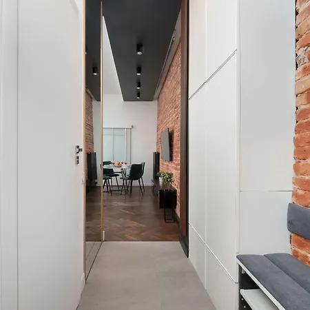 Stylish With Air Conditioning In The Center Of By Renters *