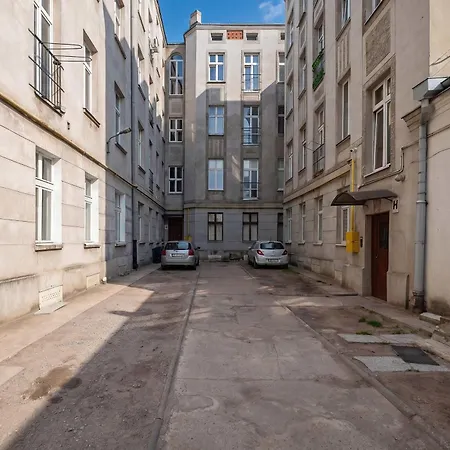 Stylish With Air Conditioning In The Center Of By Renters Appartamento Łódź